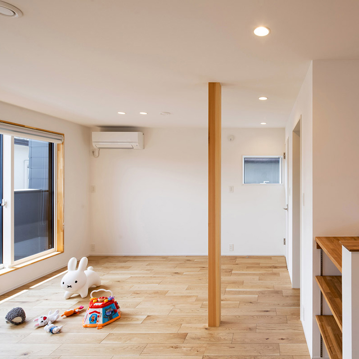「こだわりの照明器具が彩る、杉板天井が内外連続した家」 施工事例｜inSTYLE - 新しい暮らしの提案